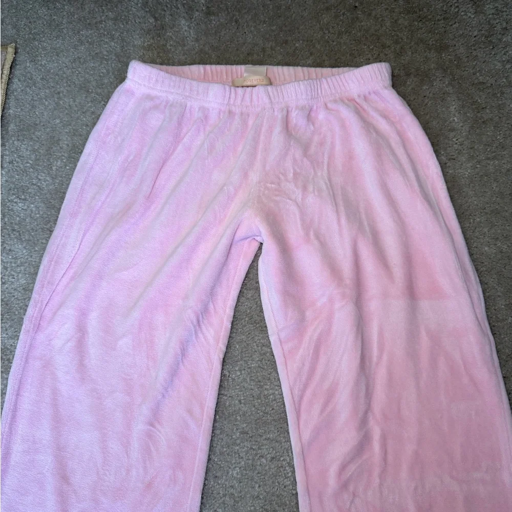 Forever 21 Women’s Pink Sweats - Picture 3 of 5